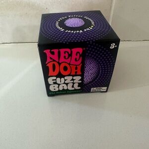 Nee doh Fuzz Ball - Purple Velvet Squeezer